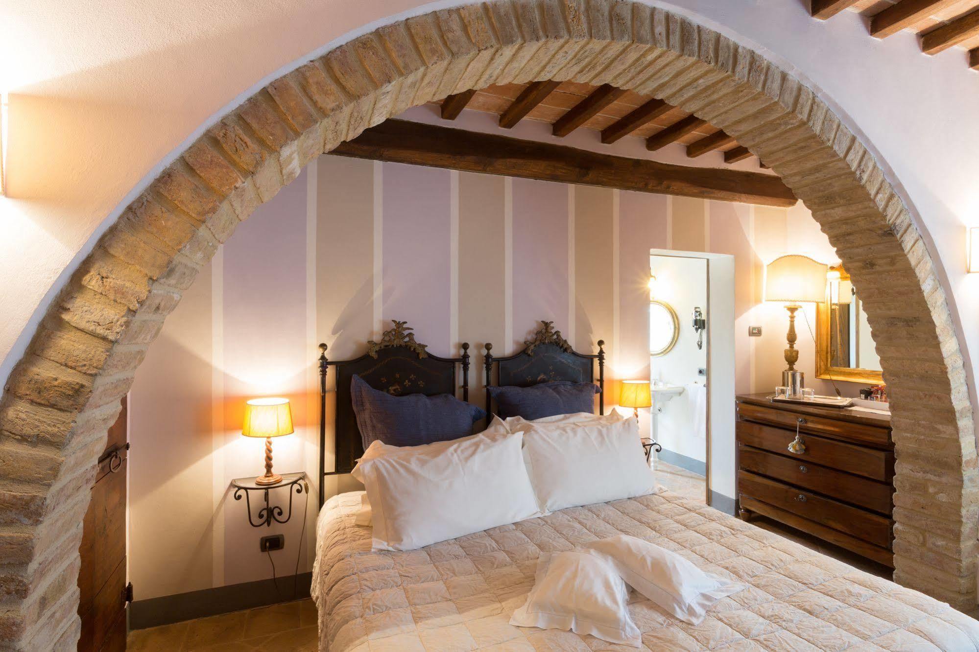La Palazzetta Del Vescovo Pensionat Fratta Todina Exteriör bild