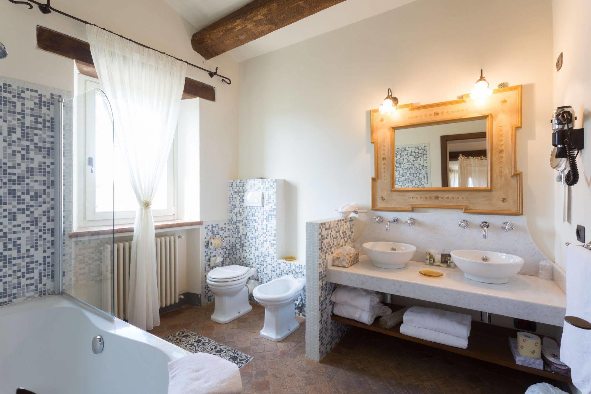 La Palazzetta Del Vescovo Pensionat Fratta Todina Exteriör bild